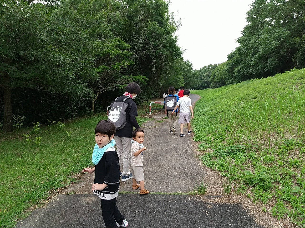 児童デイウォーキング.jpg