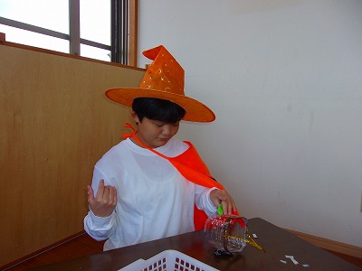 児20251027-ハロウィン製作29.jpg
